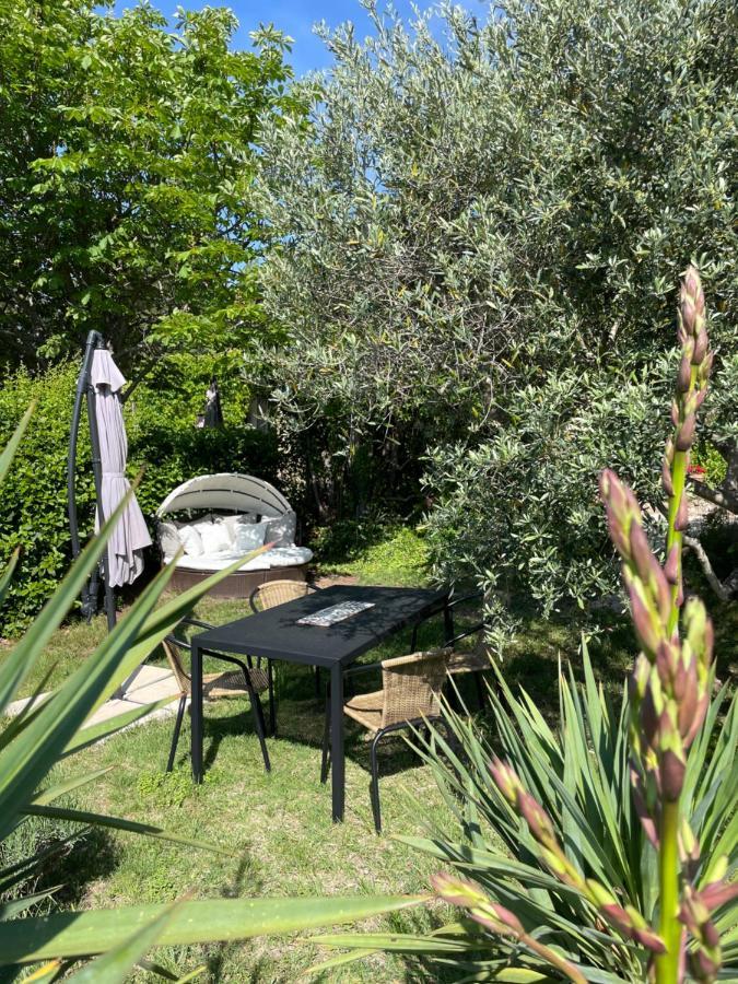Вилла Sainte Victoire Le Cabanon Puyloubier Экстерьер фото